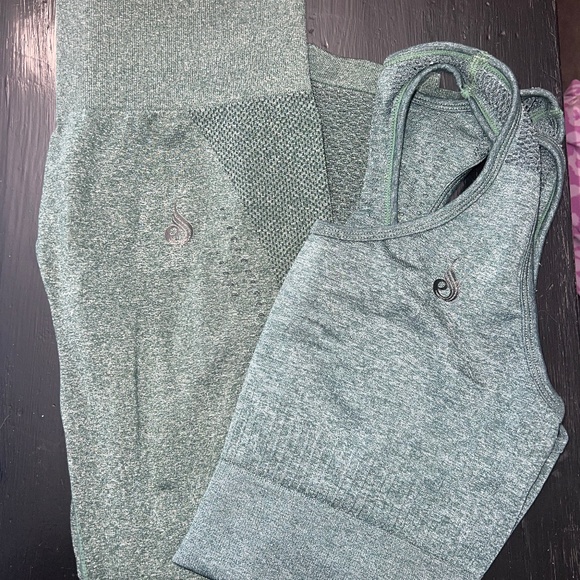 Ryderwear gym leggings and sports bra - Picture 1 of 3